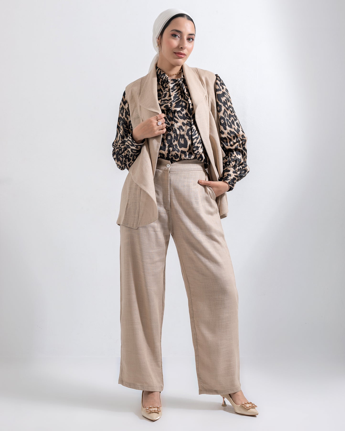 Linen Glow AURA's beig set