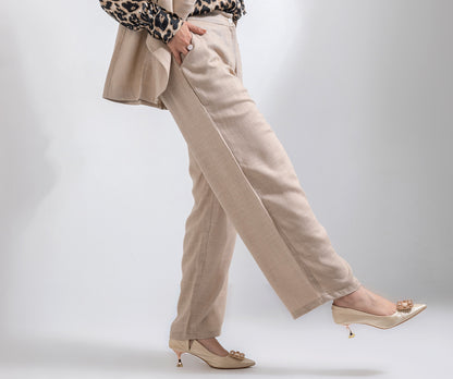 Linen Glow AURA's beig pants