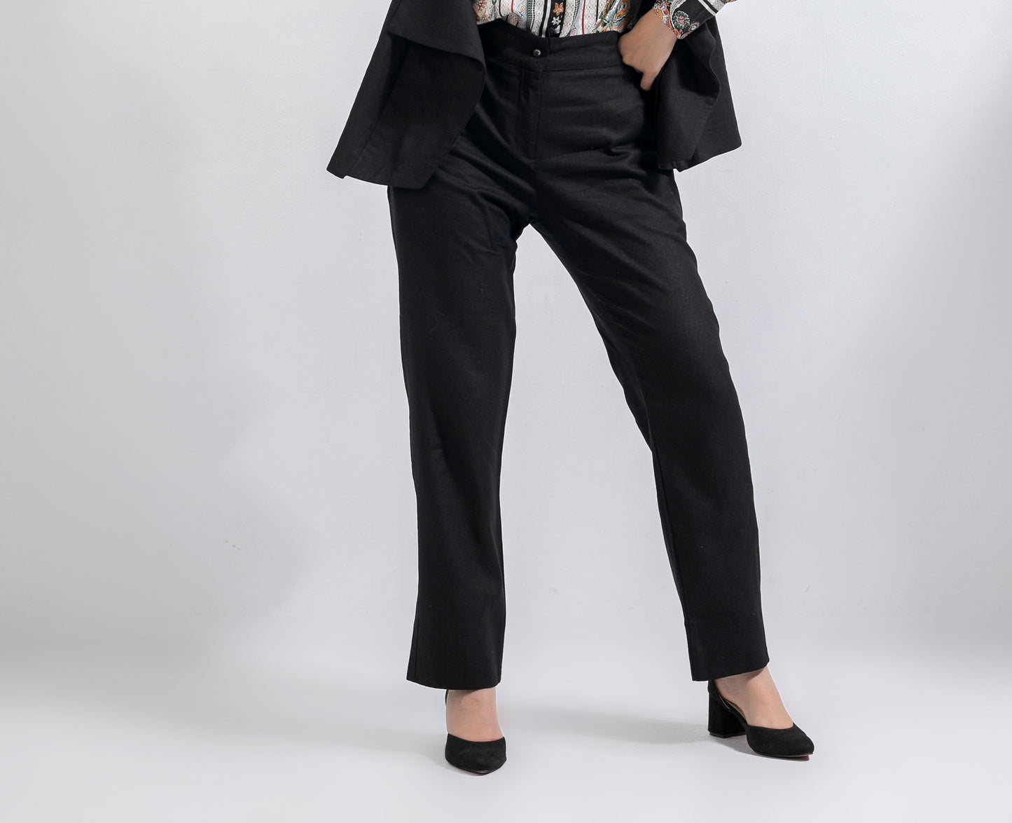 Linen Glow AURA's black pants