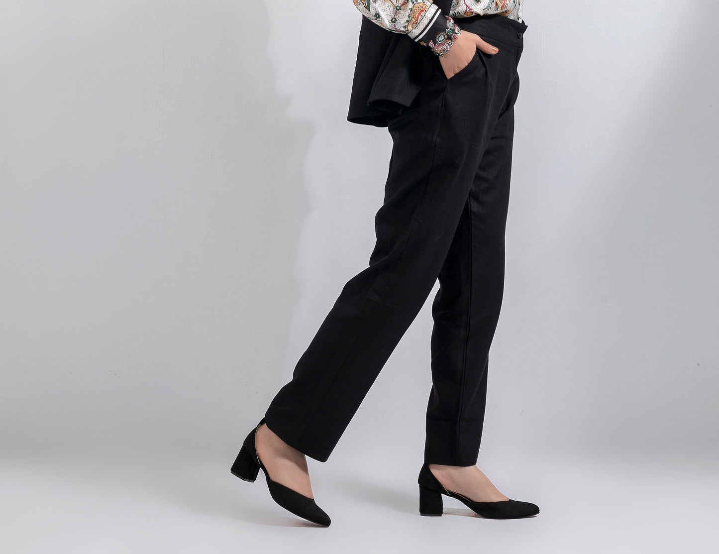 Linen Glow AURA's black pants